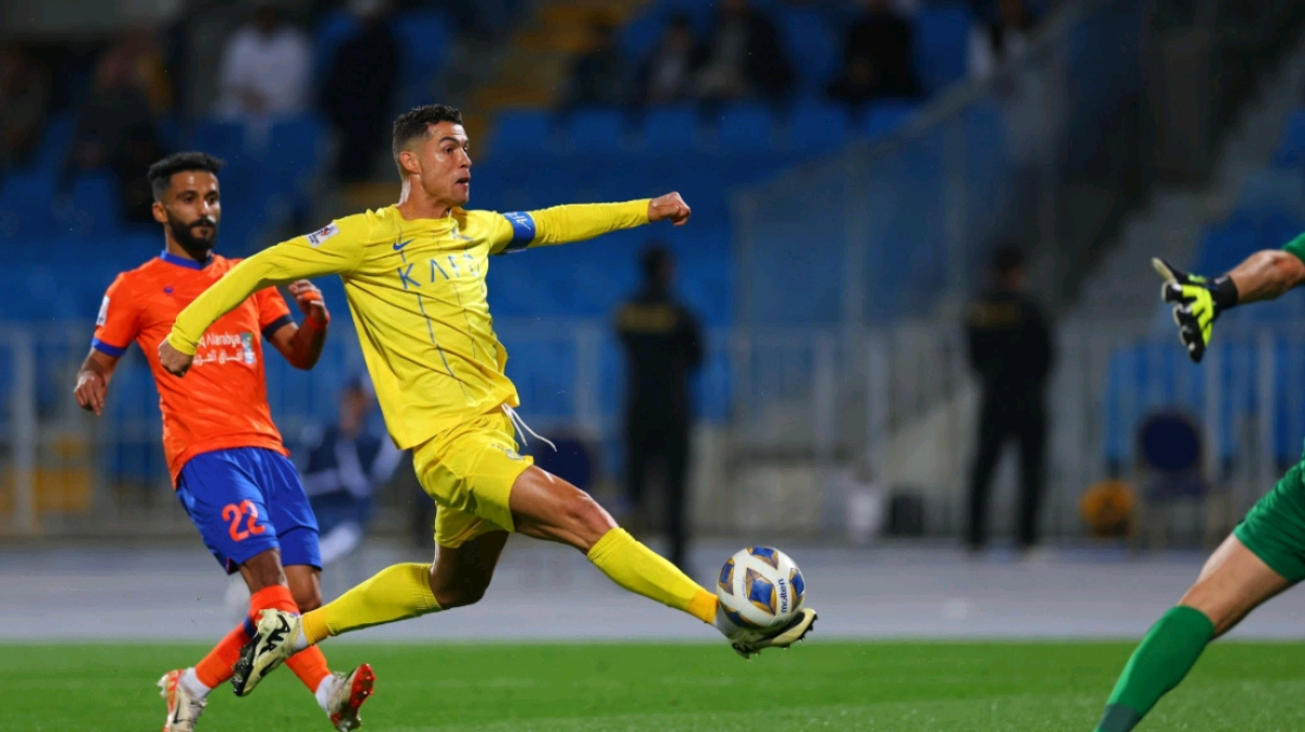 9Game-集结日体能课后，罗马扳平良机备战亚冠，态度坚定，年轻球员得到机会(日直底板适合大球时代嘛)